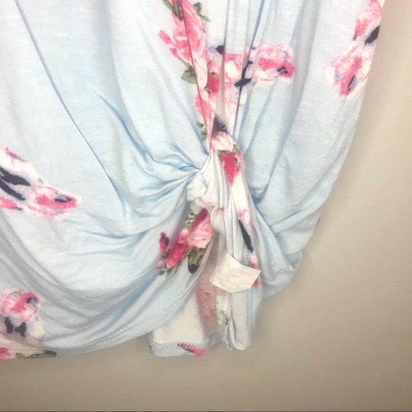 Fantastic Fawn Boutique Shop Cut Out Neckline Top - Picture 5 of 5